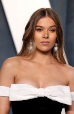 HAILEE STEINFELD at 2022 Vanity Fair Oscar Party in Beverly Hills 03/27/2022