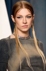 HUNTER SCHAFER at 2022 Vanity Fair Oscar Party in Beverly Hills 03/27/2022