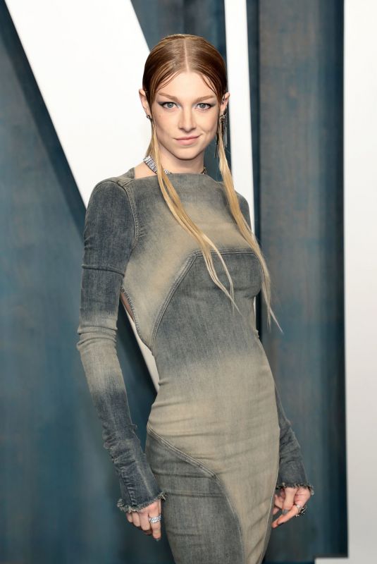 HUNTER SCHAFER at 2022 Vanity Fair Oscar Party in Beverly Hills 03/27/2022