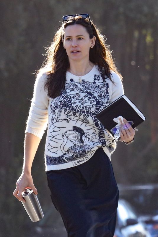 JENNIFER GARNER Out and About in Brentwood 03/22/2022
