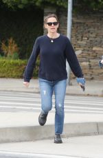 JENNIFER GARNER Out at Brentwood Country Mart 03/19/2022