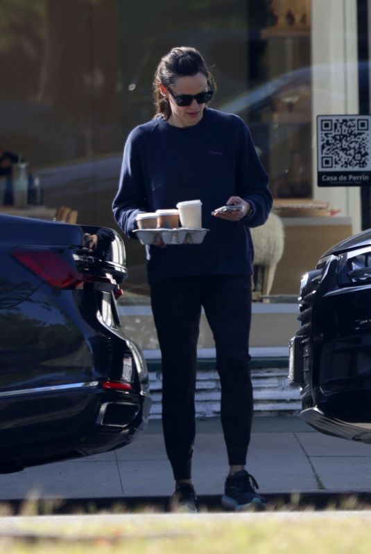 JENNIFER GARNER Out for Coffees in Brentwood 03/16/2022