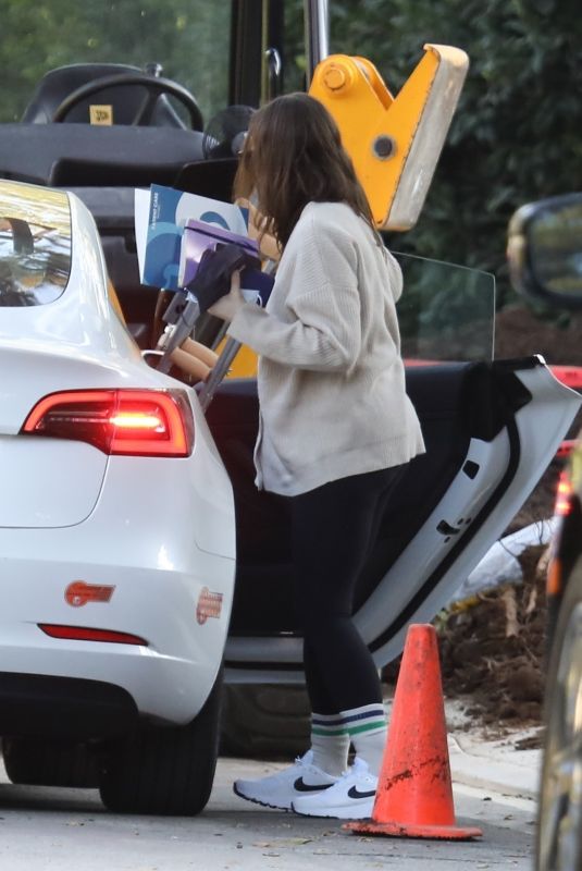 JENNIFER GARNER Out in Brentwood 03/09/2022