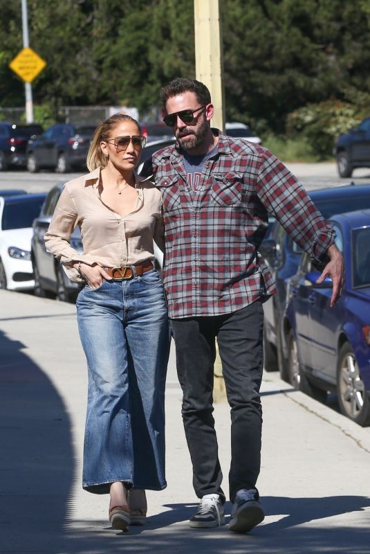 JENNIFER LOPEZ and Ben Affleck Out in Los Angeles 03/24/2022