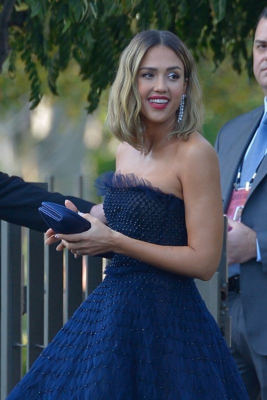 JESSICA ALBA Arrives at 2022 Vanity Fair Oscar Party in Los Angeles 03/27/2022