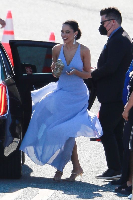 JULIANA CANFIELD Arrives at 2022 SAG Awards in Santa Monica 02/27/2022