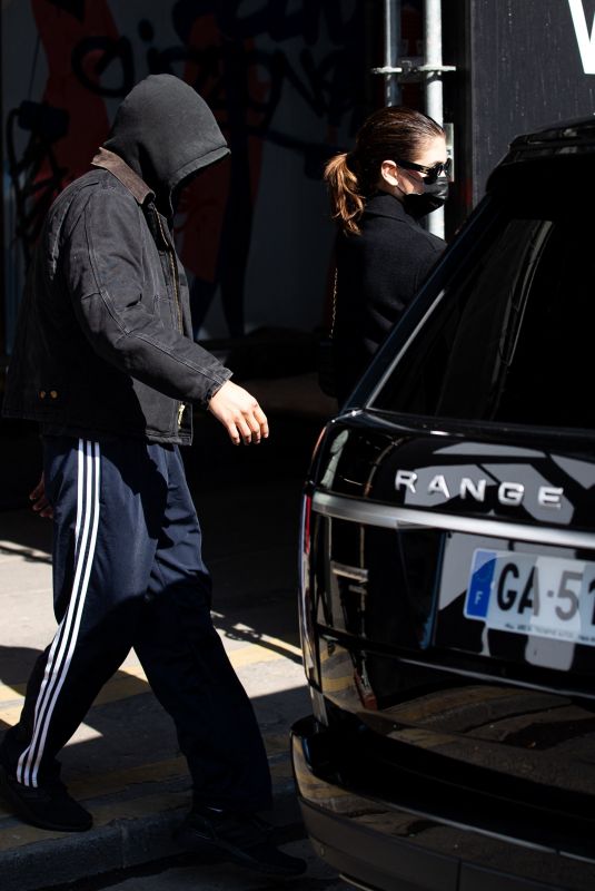 KAIA GERBER and Austin Butler Arrives in Paris 03/20/2022