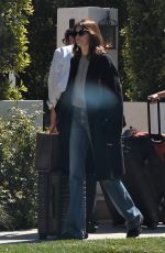 KAIA GERBER and Austin Butler Carrying Their Luggage Out in Studio City 03/12/2022