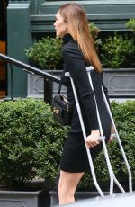KARLIE KLOSS Arrives at Her Apartment in New York 03/24/2022