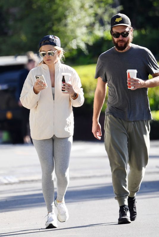 KATE HUDSON and Danny Fujikawa Out Hikinig in Santa Monica 03/21/2022