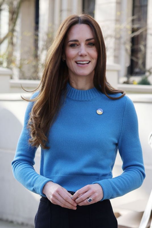 KATE MIDDLETON Visits Ukrainian Cultural Center in London 03/09/2022