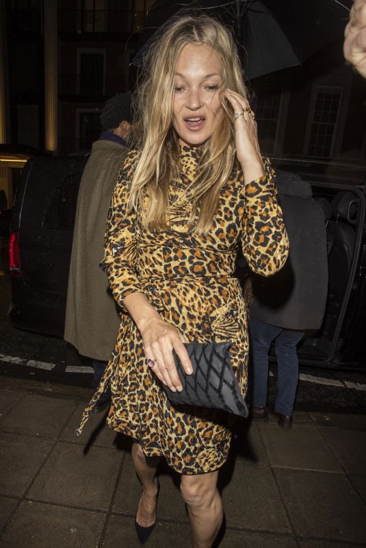 KATE MOSS Leaves 22 Grosvenor Square in London 03/11/2022