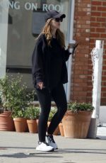 KATHERINE SCHWARZENEGGER Out for Morning Coffee in Los Angeles 03/06/2022