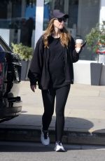 KATHERINE SCHWARZENEGGER Out for Morning Coffee in Los Angeles 03/06/2022