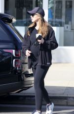 KATHERINE SCHWARZENEGGER Out for Morning Coffee in Los Angeles 03/06/2022