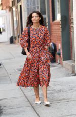 KATIE HOLMES Heafing to Her Apartment in New York 03/14/2022