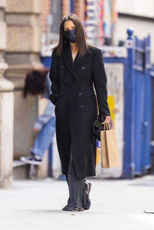 KATIE HOLMES Out Shopping in New York 03/13/2022