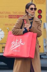 KATIE HOLMES Shopping at Blick Art Materials in New York 02/28/2022