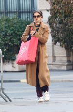 KATIE HOLMES Shopping at Blick Art Materials in New York 02/28/2022