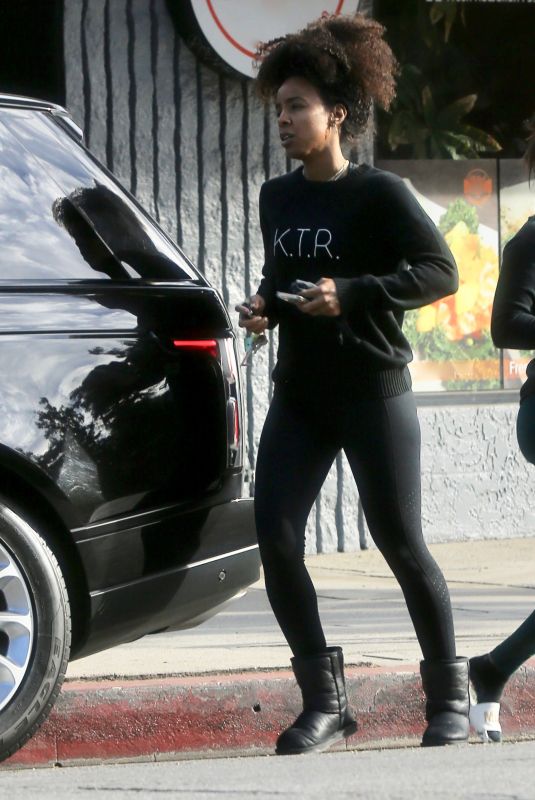 KELLY ROWLAND Leaves a Gym in West Hollywood 02/28/2022