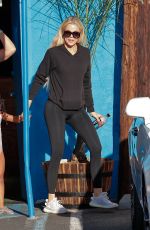 KHLOE KARDASHIAN Leaves Her Daughter
