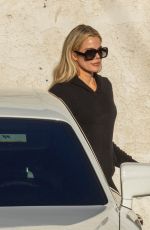 KHLOE KARDASHIAN Leaves Her Daughter