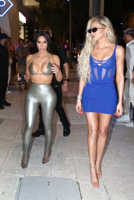 KIM and KHLOE KARDASHIAN Leaves SKIMS Pop-up Shop in Miami 03/19/2022