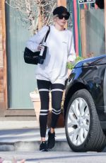 KIMBERLY STEWART Leaves a Gym in Studio City 03/05/2022