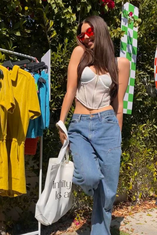 KIRA KOSARIN – Instagram Photos and Video 03/30/2022
