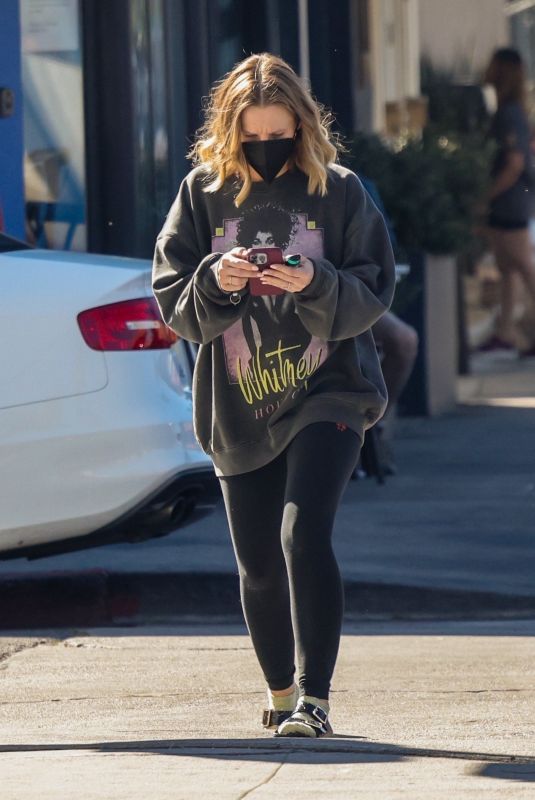 KRISTEN BELL Heading to a Gym Session in Los Feliz 03/01/2022