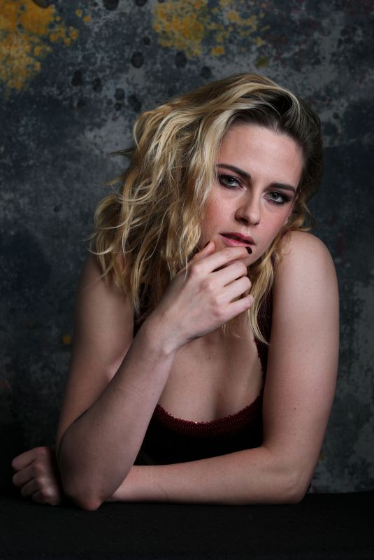KRISTEN STEWART - Hollywood Critics Association Film Awards Portraits 02/28/2022