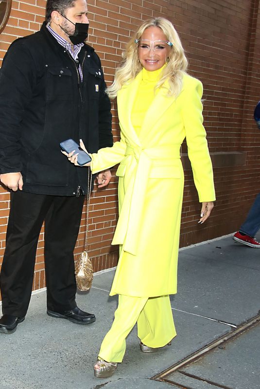KRISTIN CHENOWETH Arrives at The View in New York 03/08/2022