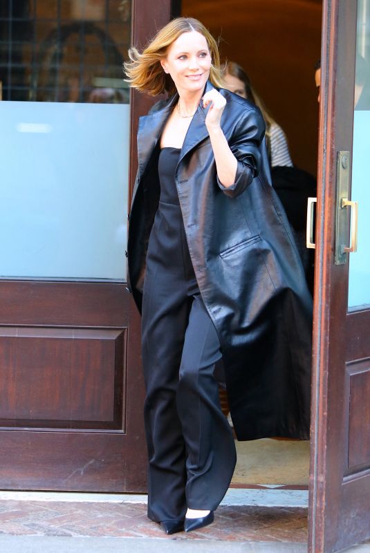 LESLIE MANN Leaves Her Hotel in New York 03/21/2022