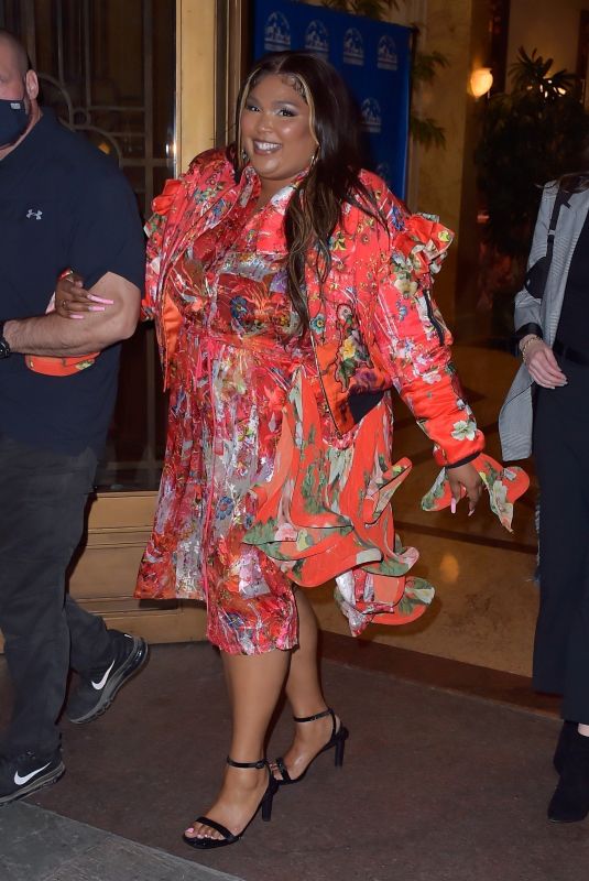 LIZZO Arrives at 7th Annual Hollywood Beauty Awards in Los Angeles 03/19/2022