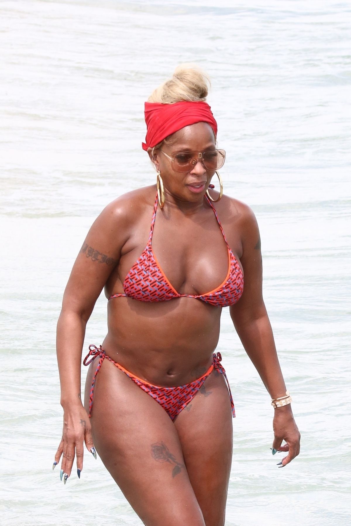 Mary J Blige In Bikini At A Beach In Miami 03122022 Hawtcelebs