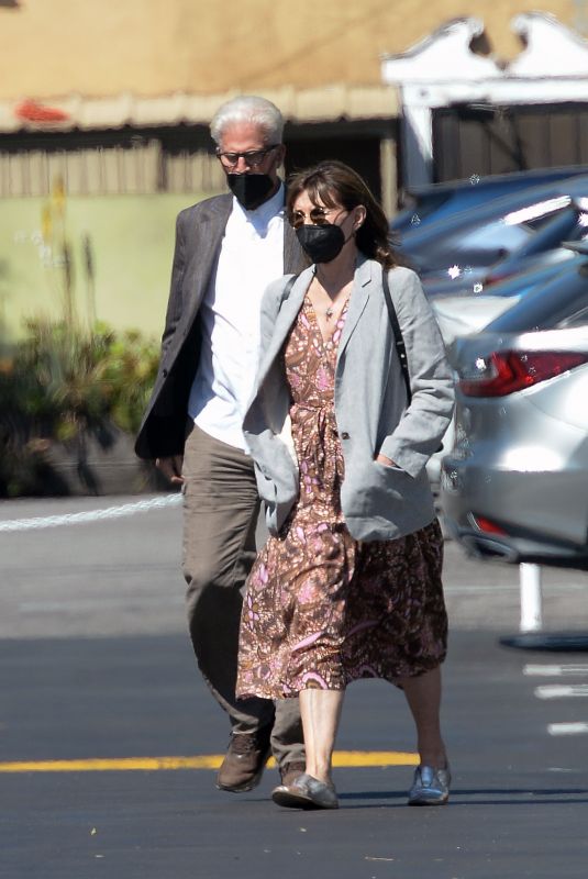 MARY STEENBURGEN and Ted Danson Out Shopping in Los Angeles 03/10/2022