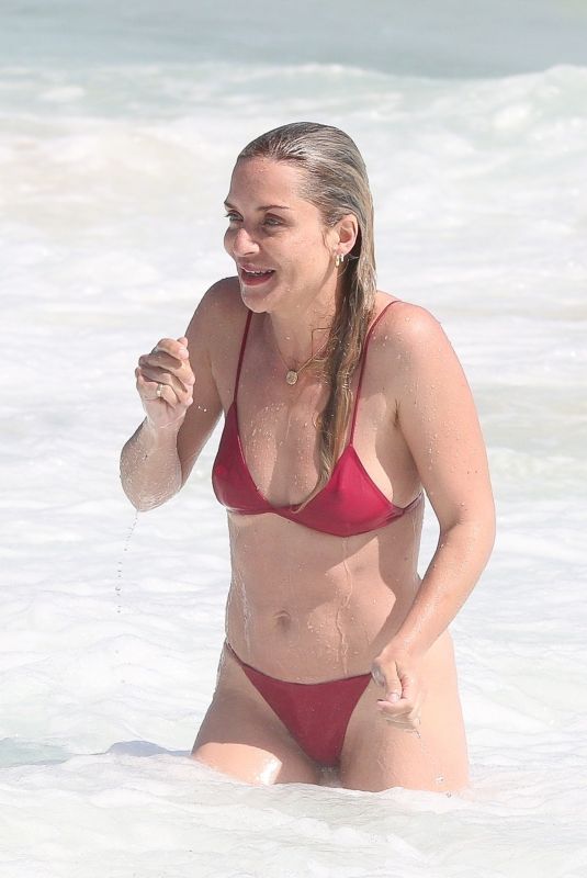 MELISSA COHEN in Bikini at a Beach in Rio de Janeiro 03/26/2022
