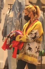 MICHELLE HUNZIKER Shopping at Zara in Milan 03/07/2022