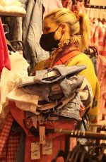 MICHELLE HUNZIKER Shopping at Zara in Milan 03/07/2022
