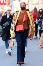 MICHELLE HUNZIKER Shopping at Zara in Milan 03/07/2022