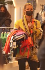 MICHELLE HUNZIKER Shopping at Zara in Milan 03/07/2022
