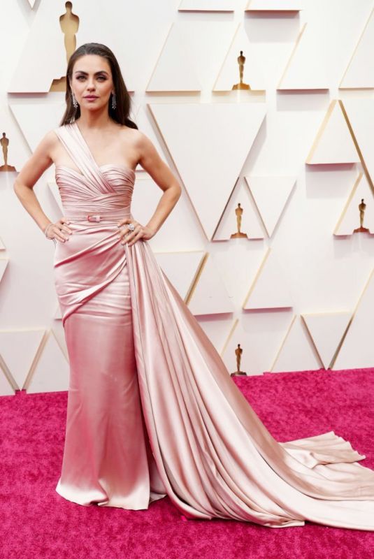 MILA KUNIS at 94th Annual Academy Awards at Dolby Theatre in Los Angeles 03/27/2022