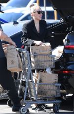 MILEY CYRUS Shopping at Erewhon Market in Los Angeles 03/29/2022