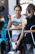 NATALIE PORTMAN Out for Lunch with a Friend in Los Feliz 03/01/2022