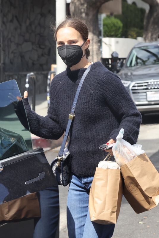 NATALIE PORTMAN Out Shopping inLos Feliz 03/05/2022