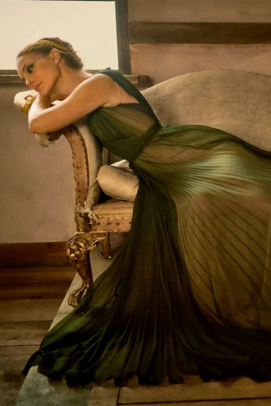 NATALIE PORTMAN - Vanity Fair Oscar Party Portrait 03/27/2022