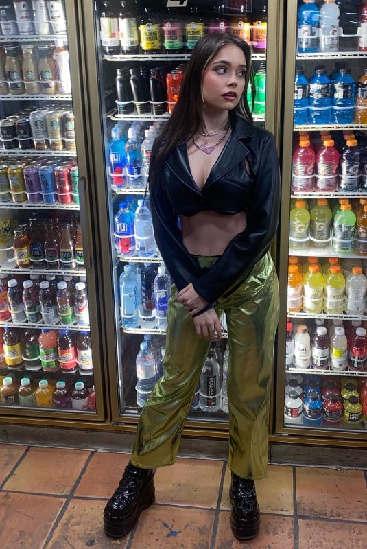 NERIAH FISHER - Instagram Photos and Video 03/09/2022