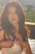 PARIS BERELC - Instagram Photos and Video 03/16/2022