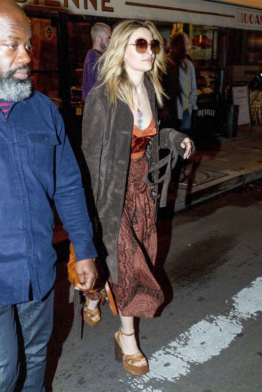 PARIS JACKSON Out for Dinner with Friends at Vaudeville Restaurant in Paris 03/04/2022