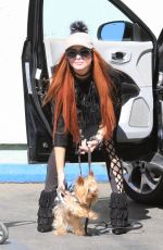 PHOEBE PRICE Oust Shoppin at Petco in Los Angeles 03/12/2022